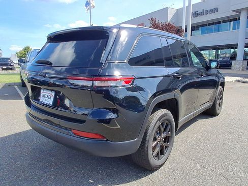 Used 2024 Jeep Grand Cherokee Altitude AWD/4WD image 8