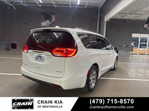 Used 2019 Chrysler Pacifica Limited image 5