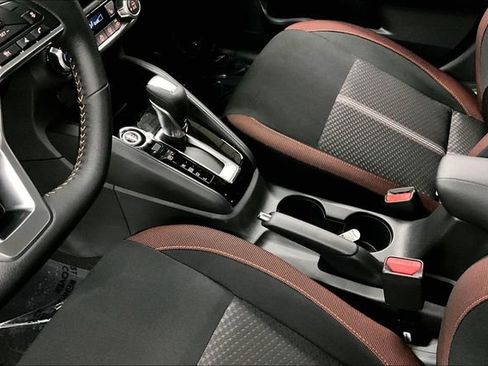 New 2025 Nissan Versa SR w/ Trunk Package FWD image 9