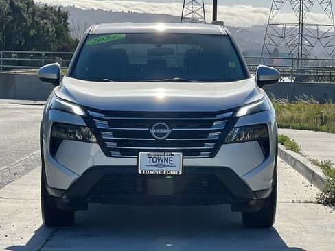 Used 2024 Nissan Rogue SV AWD/4WD image 9