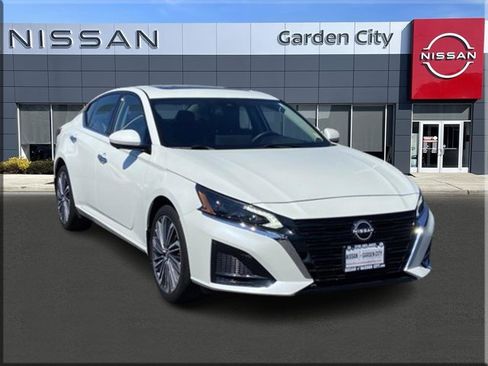 Certified 2025 Nissan Altima 2.5 SL AWD/4WD image 1
