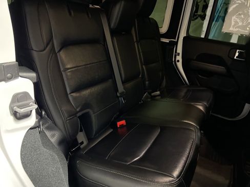 Used 2022 Jeep Wrangler Unlimited Sahara image 14