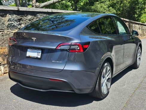 Used 2023 Tesla Model Y Long Range AWD/4WD image 11