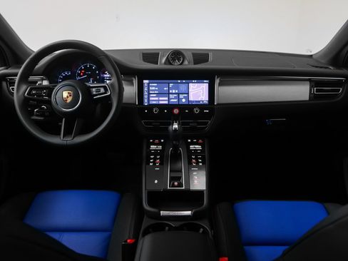 Used 2025 Porsche Macan image 32