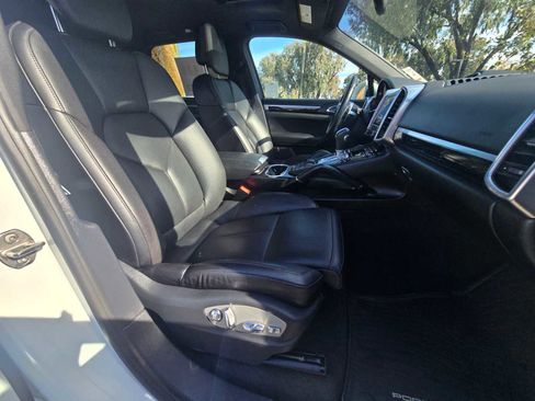 Used 2018 Porsche Cayenne Platinum Edition image 11