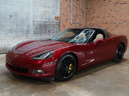 Used 2006 Chevrolet Corvette Coupe w/ Preferred Equipment Group image 51