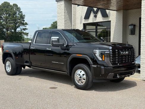Used 2024 GMC Sierra 3500 Denali Ultimate AWD/4WD image 10