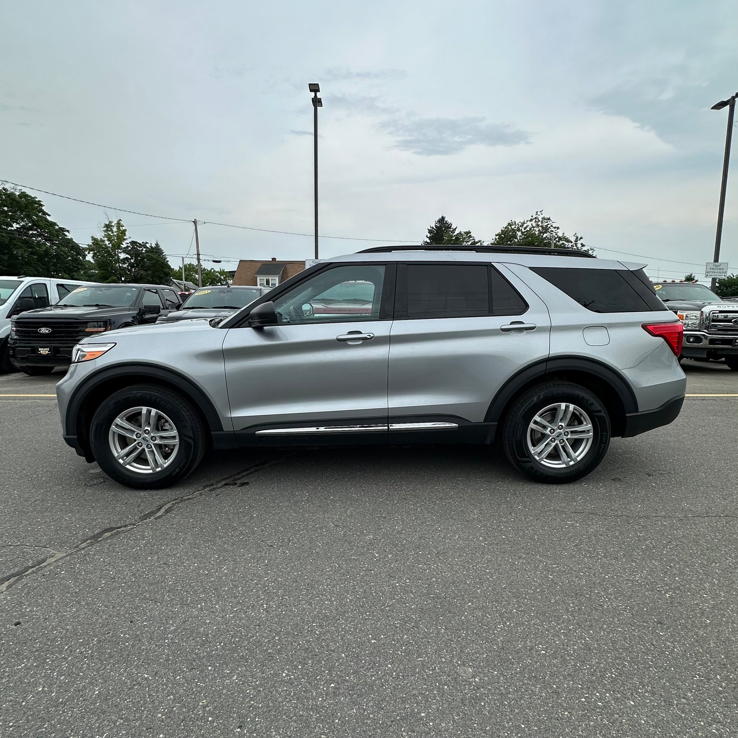 Used 2023 Ford Explorer XLT w/ Equipment Group 202A AWD/4WD image 6