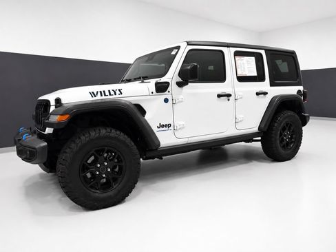 Used 2024 Jeep Wrangler Unlimited AWD/4WD image 2