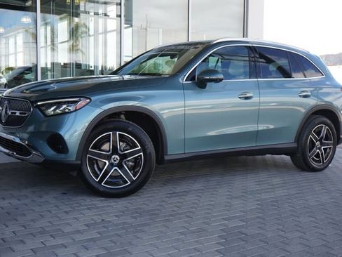 Used 2026 Mercedes-Benz GLC 300 image 4