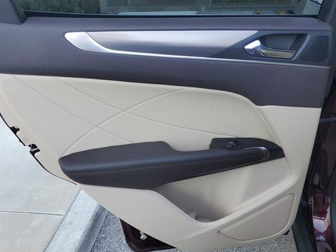 Used 2019 Lincoln MKC Premiere image 37