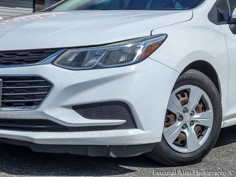 Used 2018 Chevrolet Cruze LS FWD image 27