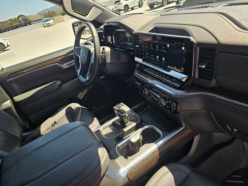 Used 2023 Chevrolet Silverado 1500 LT Trail Boss w/ Convenience Package II AWD/4WD image 11