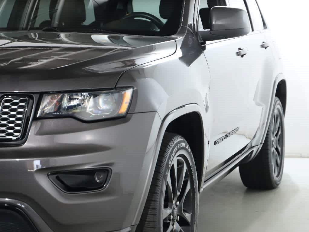 Used 2018 Jeep Grand Cherokee Altitude AWD/4WD image 4
