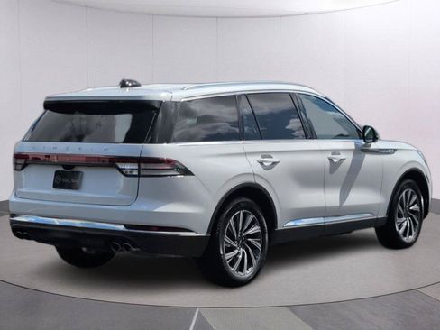 Used 2025 Lincoln Aviator AWD image 6