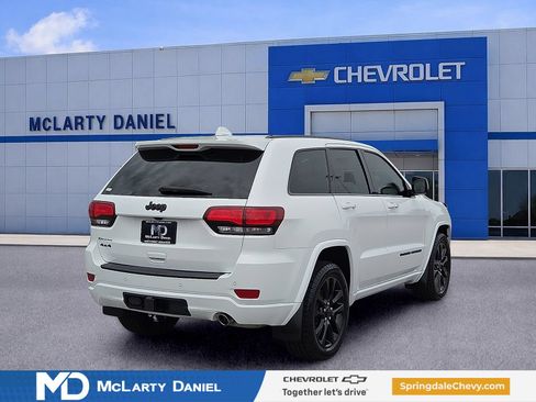 Used 2022 Jeep Grand Cherokee Laredo X AWD/4WD image 5