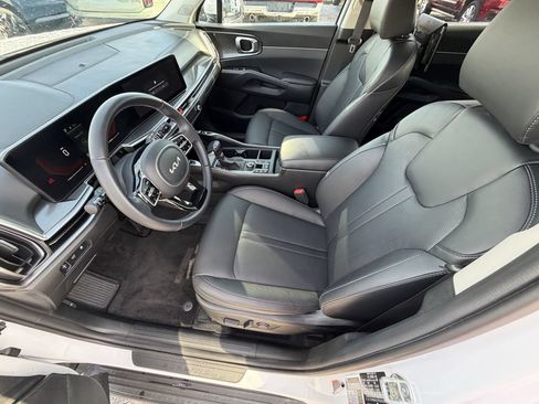 Certified 2025 Kia Sorento EX FWD image 17