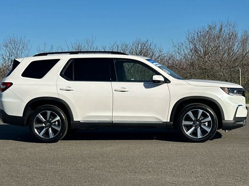 Certified 2025 Honda Pilot Touring image 2