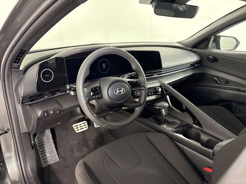 Used 2025 Hyundai Elantra SEL FWD image 15