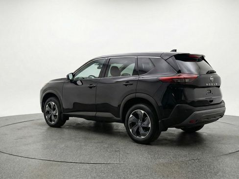 Used 2025 Nissan Rogue SV AWD/4WD image 6
