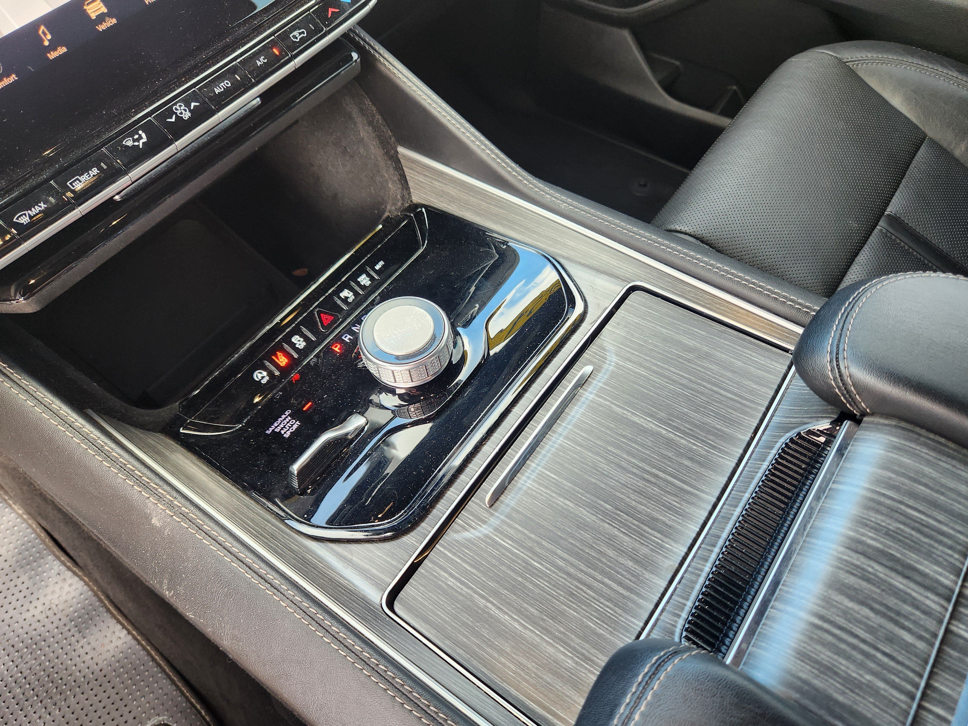 Used 2024 Jeep Wagoneer Series II AWD/4WD image 16