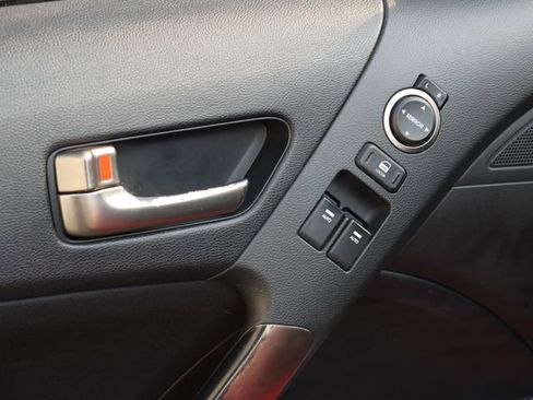 Used 2013 Hyundai Genesis 2.0T image 9