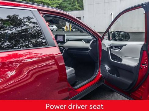Used 2025 Toyota RAV4 XLE AWD/4WD image 18