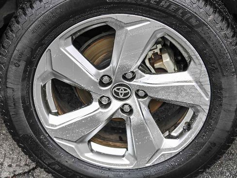 Used 2021 Toyota RAV4 XLE Premium w/ Carpet Mat Package (TMS) image 11