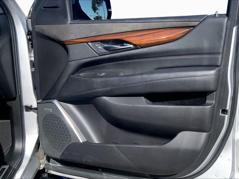 Used 2020 Cadillac Escalade Premium Luxury RWD image 23