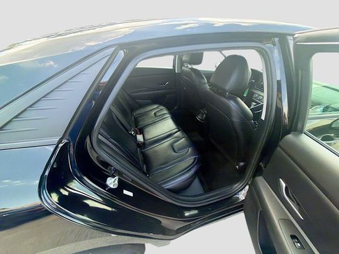 Used 2021 Hyundai Elantra SE FWD image 25