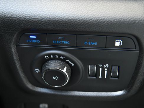 Used 2023 Jeep Grand Cherokee 4WD 4xe image 36