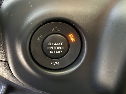 Used 2020 Jeep Gladiator Overland image 15