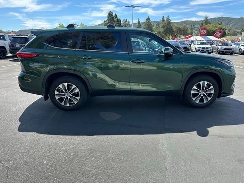 Certified 2023 Toyota Highlander XLE image 5