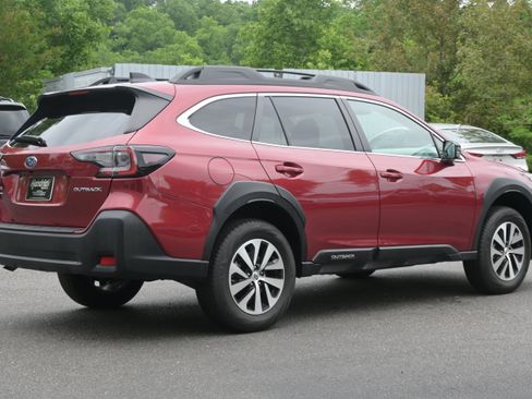 Certified 2025 Subaru Outback Premium AWD/4WD image 9