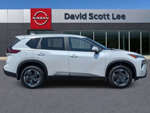 Used 2026 Nissan Rogue SV AWD/4WD image 6