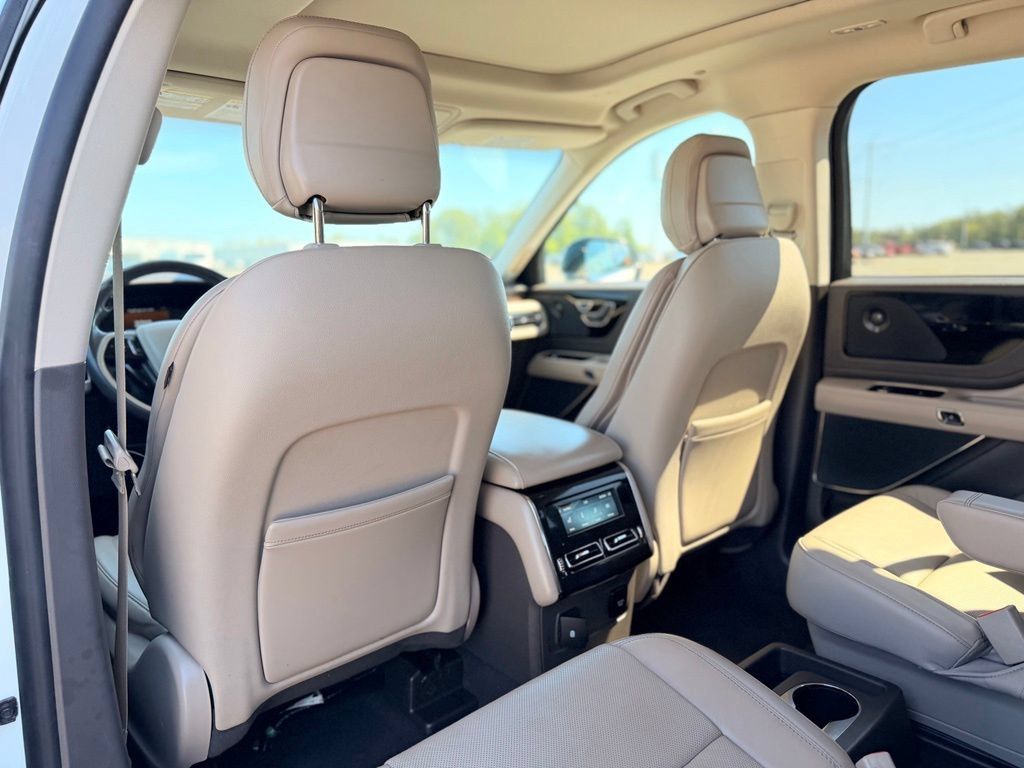 Used 2020 Lincoln Aviator Reserve w/ Equipment Group 201A AWD/4WD image 18