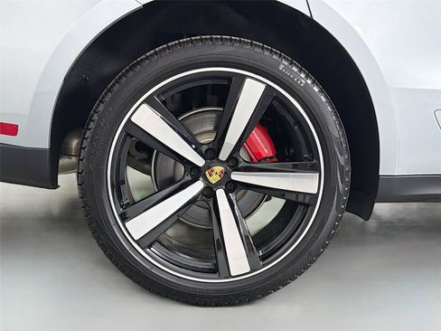 Used 2025 Porsche Macan S AWD/4WD image 13