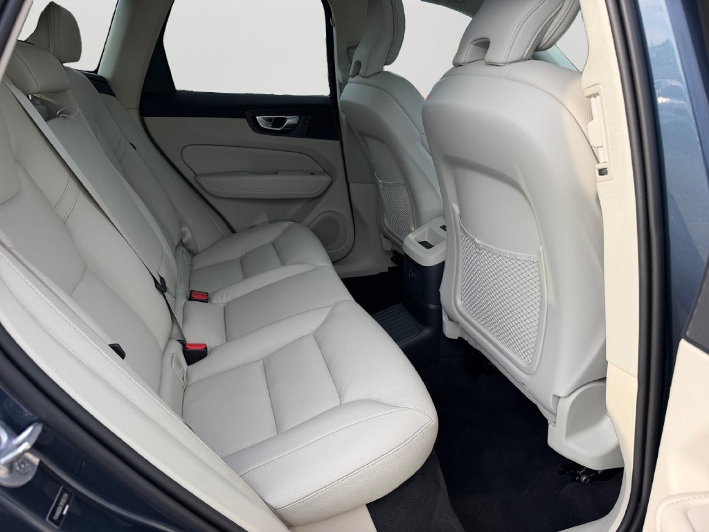 Certified 2024 Volvo XC60 T8 Core w/ Climate Package AWD/4WD image 9