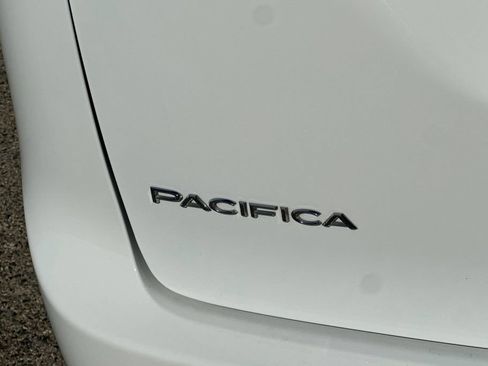 Used 2021 Chrysler Pacifica Touring FWD image 27