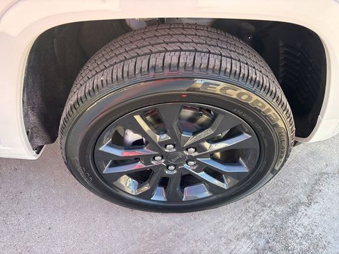 New 2026 Jeep Grand Cherokee Limited image 12