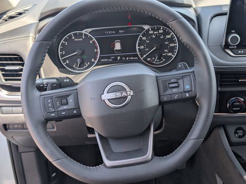 Used 2026 Nissan Rogue SV AWD/4WD image 15
