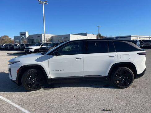 Used 2025 Jeep Wagoneer S Launch Edition w/ Trailer Tow Group image 10