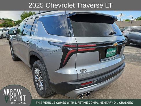 Used 2025 Chevrolet Traverse LT FWD image 9