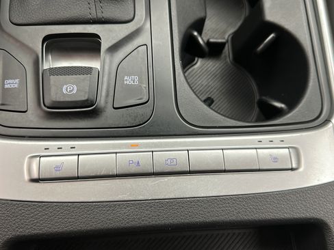Used 2025 Kia Carnival FWD image 20
