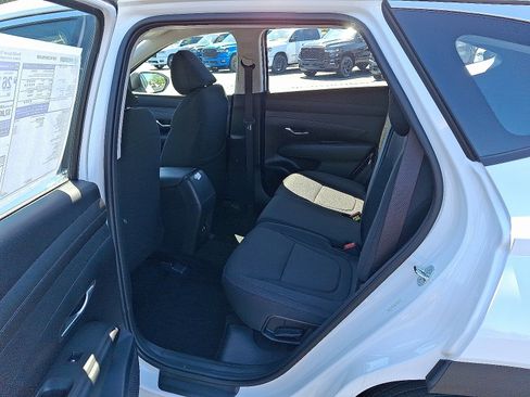 Certified 2025 Hyundai Tucson SE image 6
