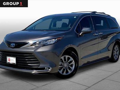 Certified 2022 Toyota Sienna XLE
