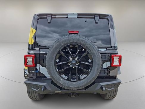Used 2021 Jeep Wrangler Unlimited Sahara w/ Cold Weather Group AWD/4WD image 9