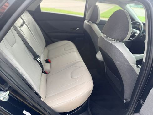 Used 2021 Hyundai Elantra Limited FWD image 25