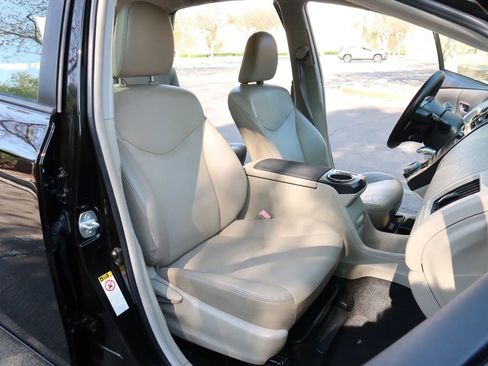 Used 2012 Toyota Prius V Two image 19