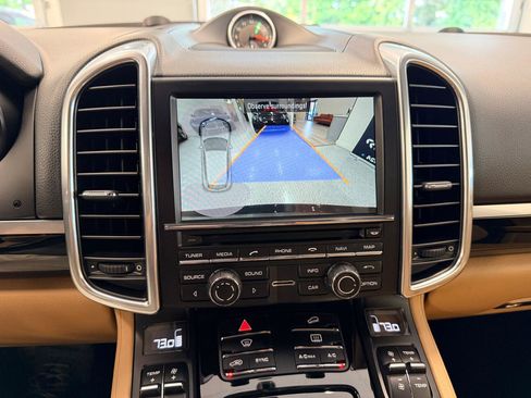 Used 2016 Porsche Cayenne AWD/4WD image 36